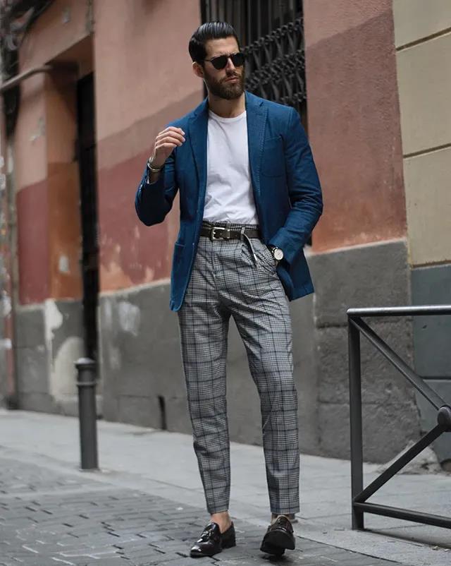 藍色西裝外套混搭灰色格紋西褲